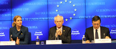 Statsministeren flankeret af Rompuy og Barroso