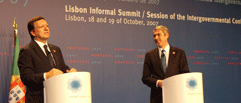 En tilfreds kommissionsformand og portugisisk premierminister (th)