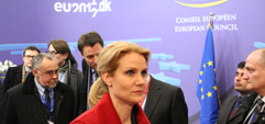 Statsministeren ankommer til mødet